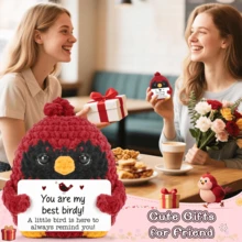 1 buc. Ornament decor pentru birou croșetat manual, în formă de pasăre drăguță, cadou ideal pentru cele mai bune prietene, surori, ziua de naștere, Crăciun, Halloween, potrivit pentru ea, el, copii, colegi, familie, artizanat, vibrații pozitive, decorațiune creativă pentru păpuși de pluș pentru petrecere.