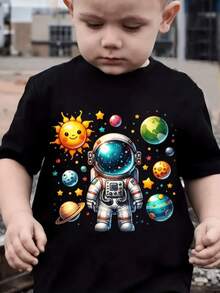 Camiseta Infantil Estampada con Diseño de Astronauta,Sol Sonriente,Planetas y Estrellas Divertidas  Ropa Cómoda y Moderna para Niños - Negro - Ver 1