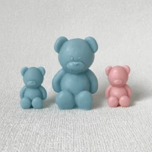 3 moldes de silicona con diseños de oso creativos. Crea el arte de tu vida con estos diseños de osos en miniatura hechos de silicona para un fácil desmoldado y limpieza, perfectos para la producción masiva de velas, figuras de yeso y creaciones pintadas. Inspira la creatividad de los entusiastas de las manualidades, un regalo significativo para el Día de San Valentín.