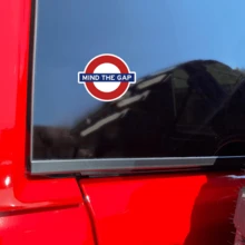 [Mind The Gap 贴纸] 伦敦地铁乙烯基贴纸，哑光饰面，可重复使用，不对称形状，自粘，适用于木材、塑料、玻璃、金属、陶瓷表面，旅行纪念品礼物，Mind The Gap - 彩色 - 查看 8