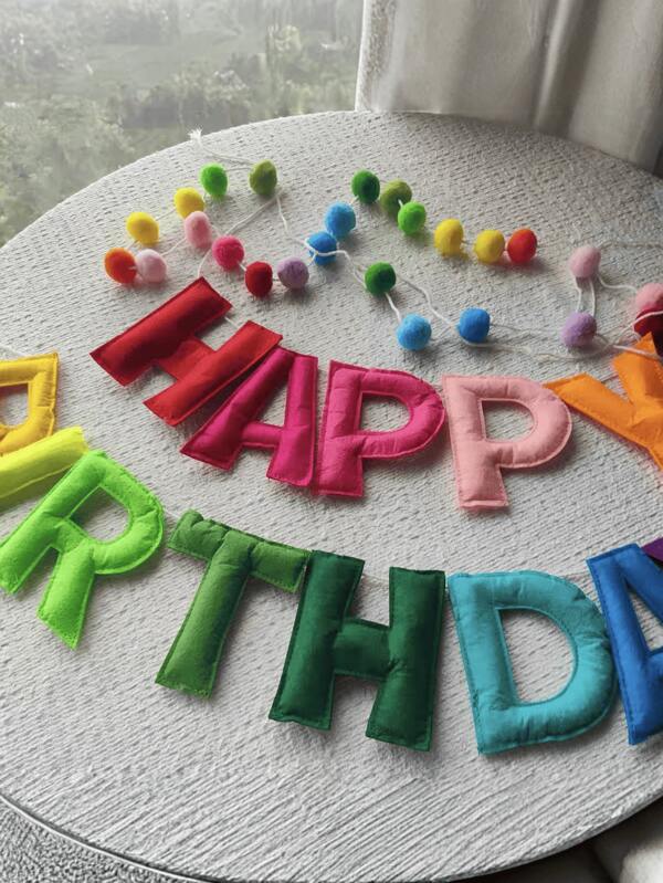 Baner urodzinowy z zawieszkami, zestaw banerów urodzinowych - girlanda z filcowych kulek - girlanda urodzinowa, tęczowe dekoracje urodzinowe, tabliczka "Wszystkiego najlepszego" jako dekoracja urodzinowa, dekoracja na imprezę, rekwizyt do zdjęć, 1 (urodziny) + 28 (piłki pomponowe)