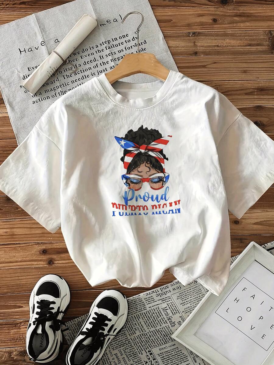 Camiseta de Mujer con Diseño Moderno Chica con Bandana y Gafas de la Bandera de Puerto Rico ¡Estilo y Orgullo en Uno! - Blanco - Ver 1