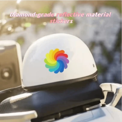 AD 适用于多种场景的彩色创意反光贴纸：电动自行车、摩托车和汽车反光警示贴纸、头盔反光贴纸以及用于遮盖划痕的装饰贴纸。