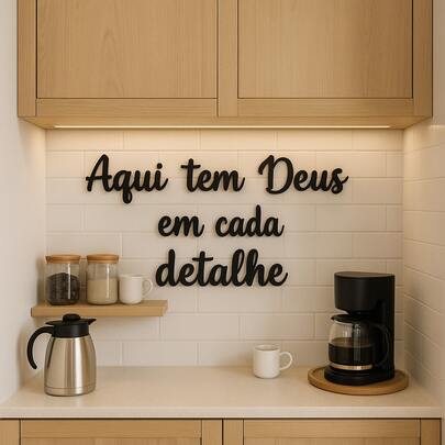FRASE  Aqui Tem Deus Em Cada Detalhe Decoração Frase em Mdf 3mm Preto