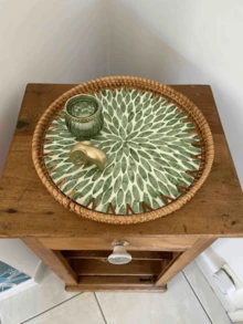 1pc Natural Handmade Round Rattan Tray Rattan Cutlery Tray With Wooden Base, Green Leaf Model, Fresh And Simple, Used For Table Decorations Placement,Round Rattan Tray, Snack Tray, For Table Decoration Placing Coffee, Bread, Food,Of Coffee,Home Decor Snack Serving Dish Platter.Fall Home Decor,Kitchen Accessories,Home Accessories,Bedroom Decor,Home Accessories,Room Decor,Room Decor Bedroom,Bedroom Decor,Gift.