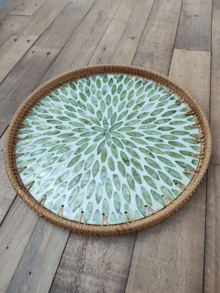 1pc Natural Handmade Round Rattan Tray Rattan Cutlery Tray With Wooden Base, Green Leaf Model, Fresh And Simple, Used For Table Decorations Placement,Round Rattan Tray, Snack Tray, For Table Decoration Placing Coffee, Bread, Food,Of Coffee,Home Decor Snack Serving Dish Platter.Fall Home Decor,Kitchen Accessories,Home Accessories,Bedroom Decor,Home Accessories,Room Decor,Room Decor Bedroom,Bedroom Decor,Gift.