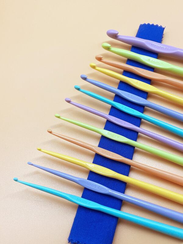 12 piezas Ganchos de Crochet de Colores Caramelo, 2.0-10.0mm, Mangos de Plástico Ergonómicos, Agujas de Tejer Coloridas Adecuadas para Manos con Artritis, Apropiado para Principiantes Kit de Manualidades de Hilo