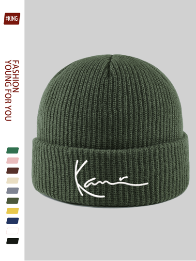 1 Stück minimalistischer Luxus Kam Signature bestickter Winter Beanie Hut, warmer und kältebeständiger unisex gestreifter gestrickter Umschlag Skimütze, geeignet für Männer & Frauen Outdoor-Sport wie Skifahren, Radfahren, Laufen, Skateboarden, Fitness, tolles Geschenk für Familie & Freunde zu Halloween, Weihnachten