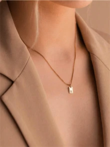 1 Stück exquisite Mode Schmuck Halskette, Edelstahl A-Z, 26 englische Initialen Anhänger, Urlaubsgeschenk, geeignet für Frauen zum täglichen Tragen Edelstahl Buchstaben Anhänger Halskette - Goldgelb - Übersicht 8