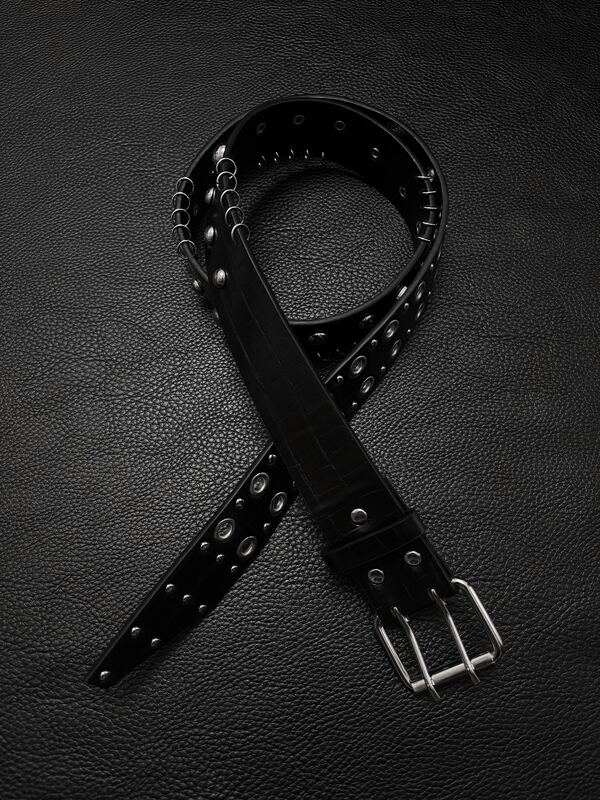 1 pièce Ceinture en cuir clouté de style punk cybernétique avec rivets noirs, ceinture en cuir avec rivets pour femmes dans un style gothique rock alternatif hip hop. Accessoire de mode sombre et pour l'automne-hiver, convient aux adolescents, jeunes, hommes, pour un usage casual, extérieur, sportif, comme cadeau pour anniversaire, graduation, etc.