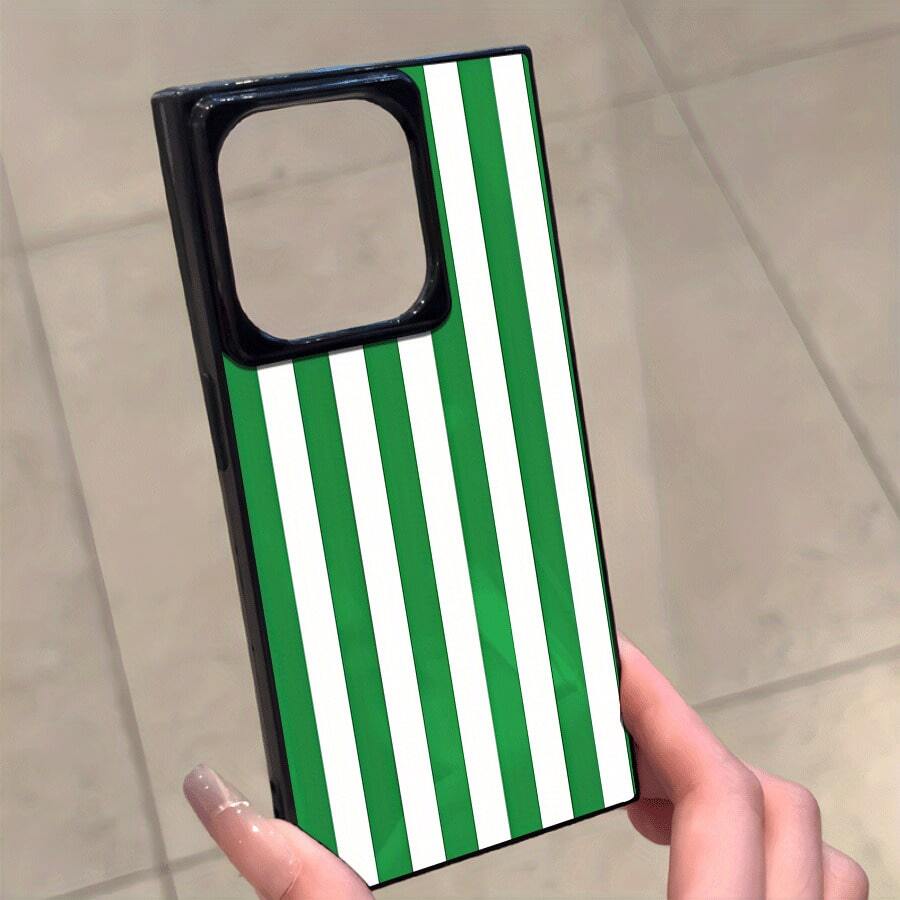 Funda con diseño de bloques con rayas verdes y blancas, compatible con los modelos 16 Pro, 16, 15 Pro, 14, 14 Plus, 13, 13 Pro, 12 Pro y 12 Pro. Ofrece protección total contra golpes, una amplia abertura para la pantalla, un elegante marco brillante y una excelente calidad de imagen. - Negro - Ver 1