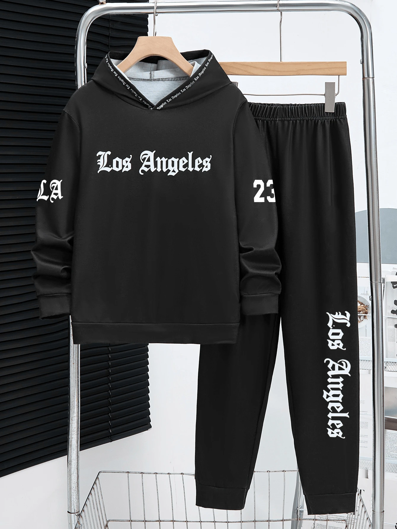 2 件男童青少年 23 号和 LA 字母印花连帽卫衣和条纹字母印花慢跑裤套装，秋冬 - 黑色 - 查看 1