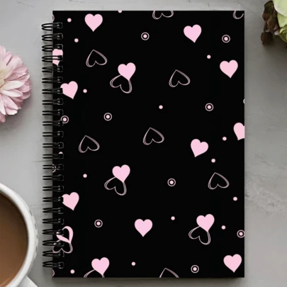 Rosa Herz Spiralbindung Notizbuch - 5,5x8,3 Zoll Hardcover Collegeblock mit schwarzem Cover & rosa Herzen, stilvolle Büro- und Schulbedarf, perfektes Geschenk für Frauen, Lehrer, Studenten, Lehrertagebuch, charmantes Aussehen, verspieltes Design, strapazierfähiger Hardcover-Einband, Spiralbindung, Studiennotizen, robuste Konstruktion, Frauengeschenke