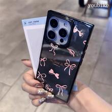 Un hermoso teléfono rosa con un patrón de bloques ingleses rojos, diseñado para los modelos 16 Pro, 16, 15 Pro, 14, 14 Plus, 13, 13 Pro, 12 Pro y 12 Pro, ofrece una cobertura completa a prueba de golpes con una gran apertura, un marco elegante y brillante y excelente - Amarillo - Ver 7