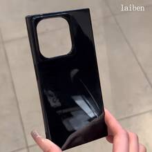 Funda con diseño de bloques negros, compatible con los modelos 16 Pro, 16, 15 Pro, 14, 14 Plus, 13, 13 Pro, 12 Pro y 12 Pro. Ofrece protección completa contra golpes, una amplia abertura, un elegante marco brillante y una mayor visibilidad. - Negro - Ver 2