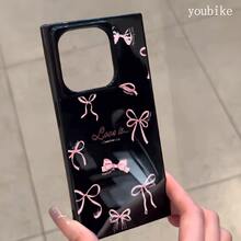 Un hermoso teléfono rosa con un patrón de bloques ingleses rojos, diseñado para los modelos 16 Pro, 16, 15 Pro, 14, 14 Plus, 13, 13 Pro, 12 Pro y 12 Pro, ofrece una cobertura completa a prueba de golpes con una gran apertura, un marco elegante y brillante y excelente - Amarillo - Ver 4