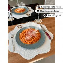 Kit 8 peças Jogo Americano de Mesa Com Porta Copos Para Mesa Posta - Sousplat Bordas Onduladas Formato Flor - Magnolia - Cinza Claro - Visão 5