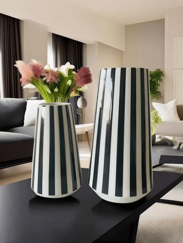 1Pc Hand-Painted Modern Black And White Minimalist Ceramic Vase,Mid Century Modern Striped Vases,Black White Checkered Green And White Stripes Vase,Creative Design, Delfts Blauw, Collectible-Grade Ceramics,Decorative Vases For Flowers, Perfect As A Bohemian Home Accent Home Decor Room Decor Flower Vase Glass Vase