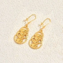 1pc Fashionable Vintage Gold Hollow Carved Women Dangle Earrings, Matching Retro Elegant Outfits