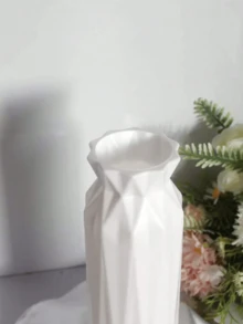 1 قطعة إناء بلاستيكي أبيض، إناء ذو مظهر سيراميكي زخرفي لترتيب الزهور، تصميم بسيط وبسيط للغرفة المعيشية والنوم والشرفة، مناسب للغرفة المعيشية وطاولة الطعام وخزانة التلفزيون، مصنوع من مادة البولي بروبلين، تصميم مقاوم للسقوط، رائع كهدية عيد ميلاد أو تخرج، ديكور المنزل، إناء زهور، إناء زجاجي