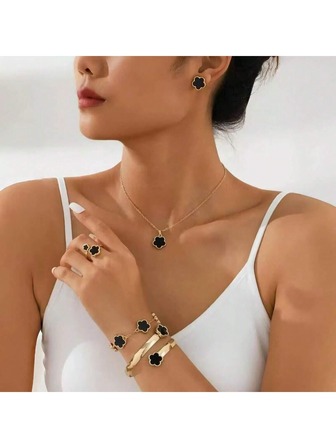 5pcs/Set Shiny Lucky Flower Bracelet, Necklace, Earrings, Bracelet, Ring Jewelry Set, New Plated Gold Plant Shell Five-Leaf Flower Set, Can Be Worn Normally Without Getting Wet And Won't Fade