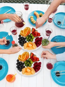 1/5/10 件圆形塑料蔬菜托盘带盖水果托盘 6 分隔隔间容器，含 100 件叉子，食物盛放蘸酱拼盘可重复使用餐饮托盘，适用于蔬菜水果小吃派对和自助餐托盘