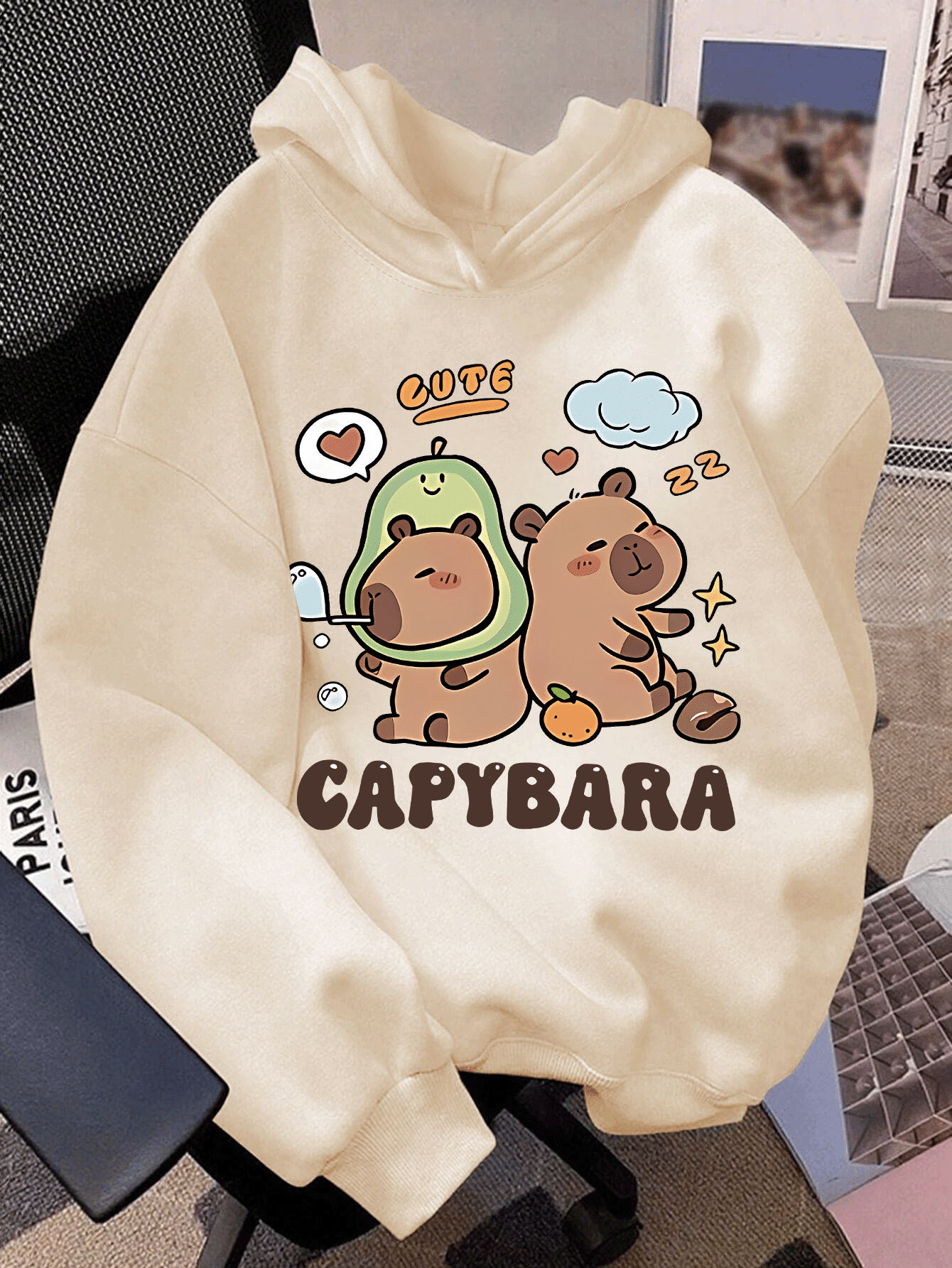 La sudadera con capucha para niña preadolescente es una prenda deportiva de manga larga con capucha con un estilo Y2K. Presenta lindos patrones de capibara, siendo tanto sencilla como de moda. Es adecuada para el uso casual diario y se puede usar en primavera, otoño e invierno. - Albaricoque - Añade 1