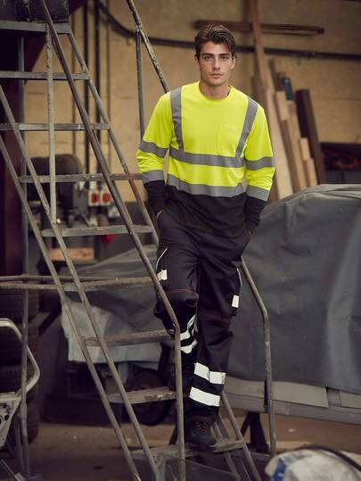 A Unisex High-Visibility Reflective Crew Neck Workwear With Pockets And Reflective Strips, Made Of Polyester Material, Suitable For Use In Construction Sites, Warehouses, And Road Work.