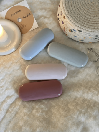 Cream-Colored, Monet-Inspired, Minimalist Solid Color Eyeglass Case, Waterproof And Dustproof, Convenient Portable Eyewear Protection (Small Size, Plastic Material)