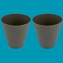 Juego de 2 cestos papelero compactos de polipropileno, libres de BPA; resistentes, ecológicos y funcionales para baño, oficina, escritorio y hogar. - Gris - Ver 3