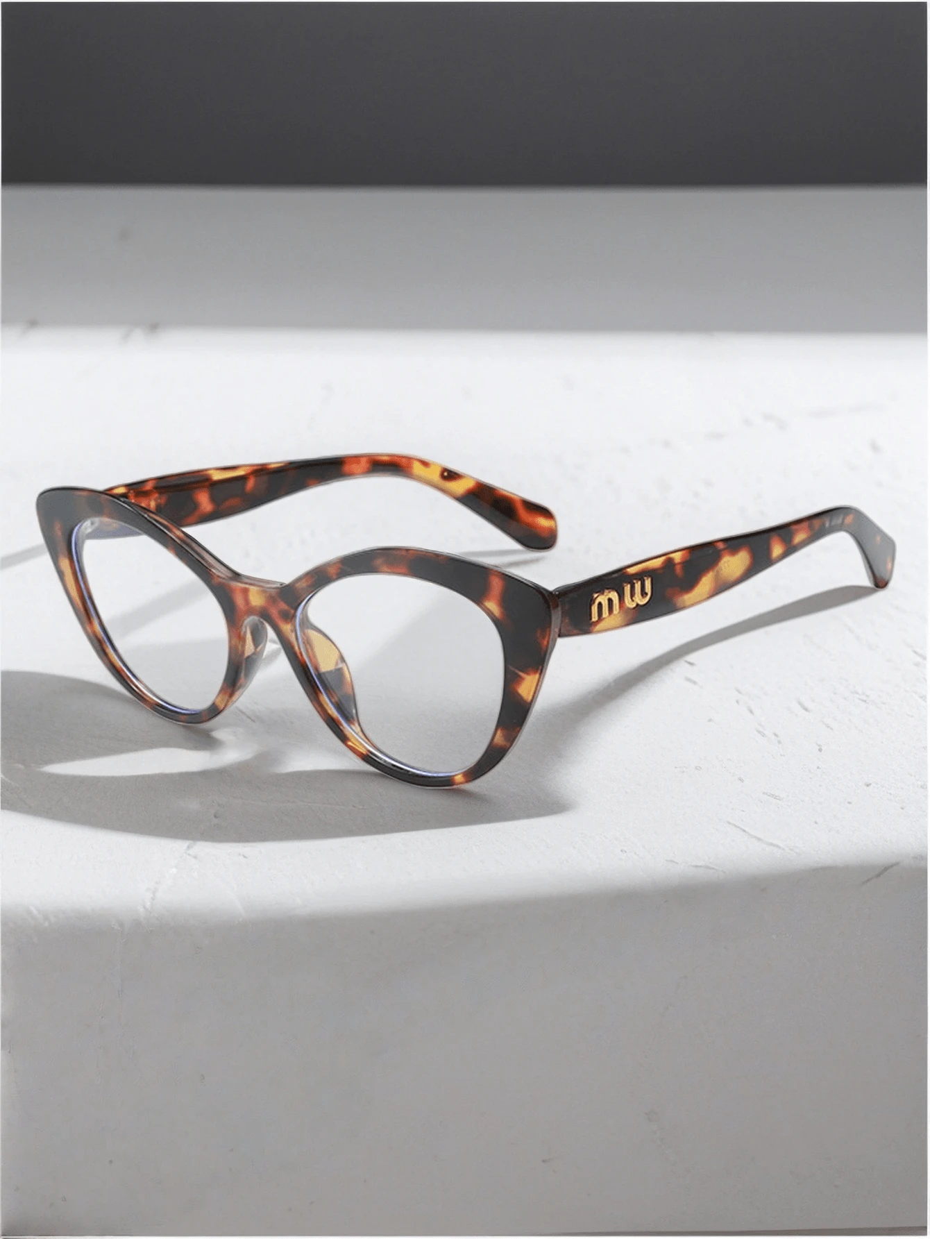 1pc European Retro Fashion Cat-Eye Flat Glasses, Y2K Clear Fake Glasses,Stylish And Eye-Protective, Effectively Blocking Harmful Light. Suitable For Ladies For Work, Leisure, Vacation, Electronic Reading, Looking At Mobile Phones, And Academic Style Glasses.