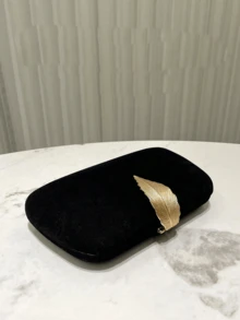 Black Elegant Velvet Vintage Metal Leaf Clasp Formal Party Clutch Purse, Suitable For Evening Gowns, Banquets, Weddings, And Formal Occasions, Perfectly Matching With Prom Dresses For Women, Prom Accessories,Sequin Dress Women,Sparkly Dress,Elegant Dresses For Women, Elegant Prom Bag, Perfectly Matching With Bridal Party,Lightweight,Business Casual Rhinestone Decor Bucket Bag Mini Drawstring Design, Clear Bag Faux Pearl Bag Evening Bag,Dinner Bag Glamorous,Elegant,Exquisite,Quiet Luxury Rhinestone For Party Girl,Woman,Bride Perfect For Party,Dinner/Banquetchristmas Party Dress - 黑色 - 查看 6