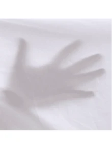 2片装高清数码印花旋转条纹图案薄纱窗帘，采用经济实惠的涤纶面料，半透明设计，保护隐私，不易褪色，可手洗/机洗，杆袋式悬挂，适用于卧室和客厅装饰。