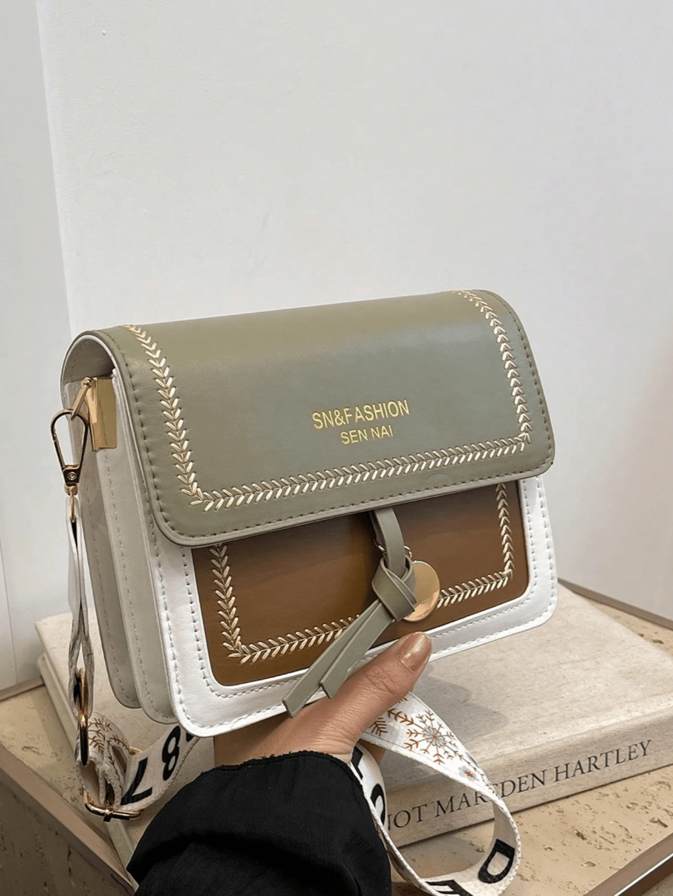 时尚女士手提包，多功能新款斜挎包，休闲风格，撞色设计，小巧方形，宽肩带，适合派对、约会、上学、户外活动等场合，也是一份很棒的礼物。 - 綠色 - 查看 1