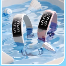 Đồng hồ theo dõi sức khỏe thể thao Unisex có máy đếm bước chân, máy đếm calo, báo thức, hiển thị ngày/giờ - Đồng hồ kỹ thuật số có pin sạc USB và dây đeo silicon mềm - Màu trắng, thích hợp cho bơi lội, tập gym, hoạt động ngoài trời - Dụng cụ tập thể dục | Đồng hồ kỹ thuật số thời trang | Đồng hồ điện tử bền bỉ, Phụ kiện tập luyện - T8A - Xem 7