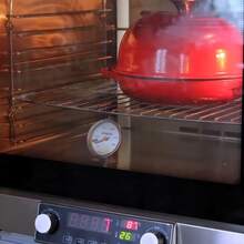 24cm emaillierter gusseiserner Dutch Oven - runder Deckel mit doppeltem Griff, ideal für selbstgemachtes Sauerteigbrot, Backen Zuhause (Brot/Desserts/Gebäck), Familienessen, Partyausstattung