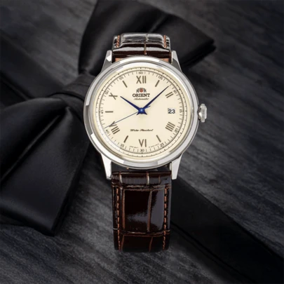  Reloj de vestir automático de acero inoxidable y cuero "2nd Generation Bambino Ver. 2" para hombres de Orient FAC00009W0