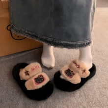 Sanrio 1 paire de pantoufles d'intérieur Hello Kitty, pantoufles en coton, pantoufles d'intérieur décontractées multicolores, design 3D créatif, pantoufles Hello Kitty mignonnes