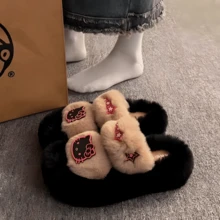 Sanrio 1 paire de pantoufles d'intérieur Hello Kitty, pantoufles en coton, pantoufles d'intérieur décontractées multicolores, design 3D créatif, pantoufles Hello Kitty mignonnes