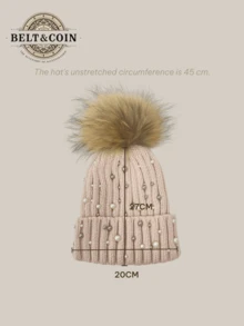 Ein Pack einfarbiger, winterlicher gestrickter Mützen mit abnehmbaren dekorativen Bommel. Breitkrempige, warme und stilvolle Beanies für Jugendliche mit gestreifter Fütterung. Warme Beanies für Herbst/Winter. Das perfekte Weihnachtsgeschenk. Gestrickte Bommel-Mützen für Herbst/Winter. Warme Beanies für Frauen mit Kunstperlen-Verzierungen.