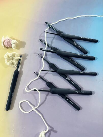 Navy Blue Soft Handle Crochet Hooks, Available In 2.0-6.0mm Sizes