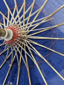 Sombrilla de bambú colorida para decoración de bodas, set de 10 sombrillas chinas de tela, accesorio decorativo para boda, fiesta o eventos, ambientación temática oriental, ideal para centros de mesa y fotografía - Azul - Ver 8