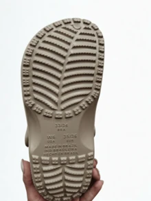 Chinelo Feminino Estilo Babuche Pigente de Metal Corfly Baixo 100% EVA Solado Leve Antiderrapante broches aleatorio