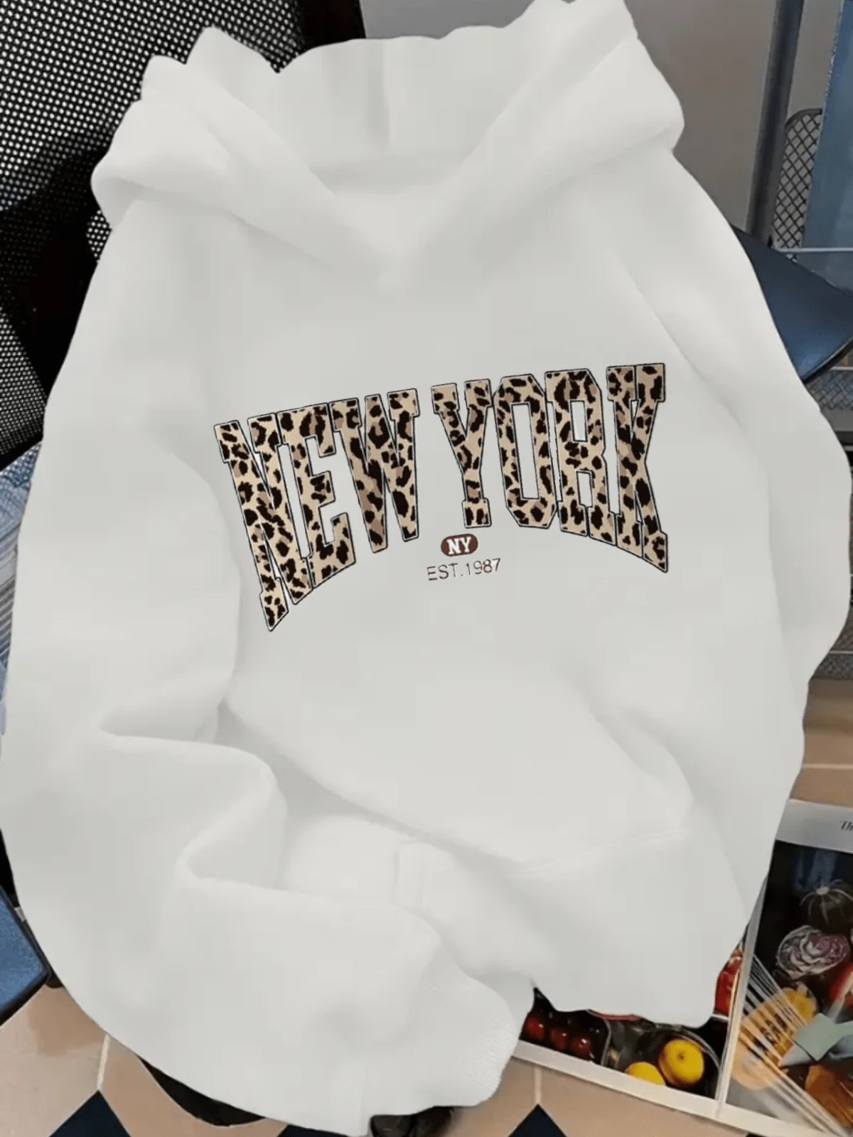 Sudadera hoodie sweatshirt dama mujer gorro capucha manga larga estampado New York NY leopardo cheetah animal print otoño invierno - Blanco - Ver 1