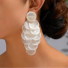 1 Pair New Fashionable Exaggerated Shell And Grape Bead Ear Rings, High-End Resort Style For Women