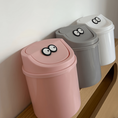 1 pieza Papelera de escritorio mini, papelera de escritorio pequeña, papelera nueva y linda para el dormitorio con tapa, famosa en internet, caja de almacenamiento mini, papelera para el dormitorio, papelera para el baño, papelera para la mesa de maquillaje, con tapa oscilante - Adecuada para papeleras de plástico pequeñas en dormitorios, oficinas y espacios de trabajo - Diseño cilíndrico y ahorrador de espacio, fácil de limpiar, sin necesidad de electricidad, decoración del hogar, almacenamiento para fiestas y Navidad