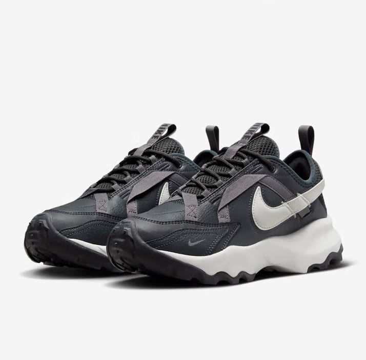 Nike 耐克女款新款 TC 7900 厚底厚底运动鞋，减震休闲跑步鞋 DD9682-001 - 黑白灰 - 查看 1