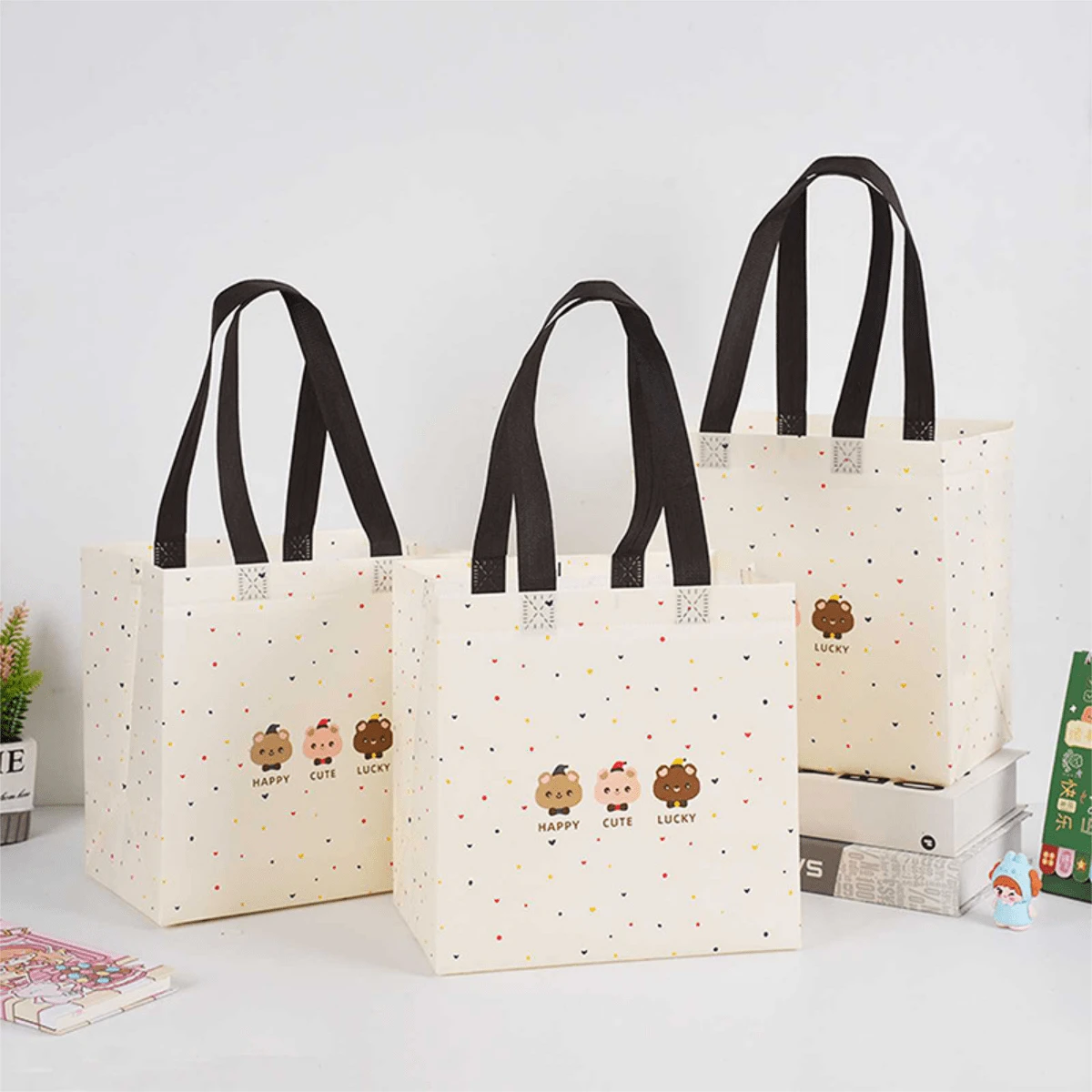 6个装无纺布礼品手提袋，派对礼品袋，可爱卡通造型礼品袋，女士购物包装袋，轻便易携卡通图案大容量手提袋，适用于感恩节、圣诞节、婚礼、购物、生日礼品、派对礼品等场合。 - 彩色 - 查看 1