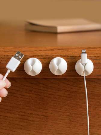 3 个自粘式线夹、数据线整理器、充电器支架，适用于床头柜、书桌、办公室或鼠标