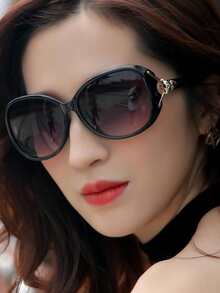 1pc Women's Black Sunglasses With Camellia Hollow Lacquer Rose Flower Large Frame - Black - View 2